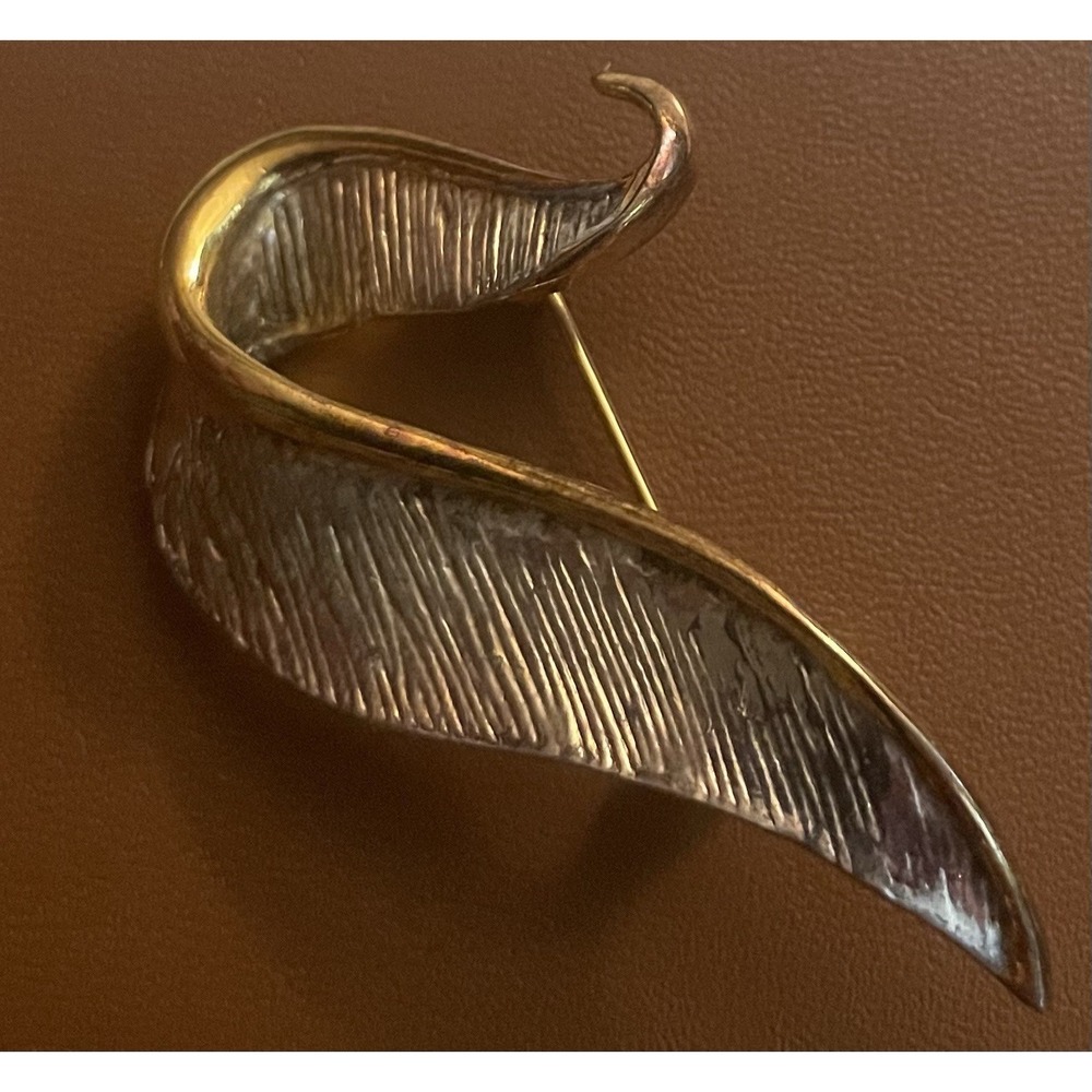 Gold Tone  Vintage Brooch